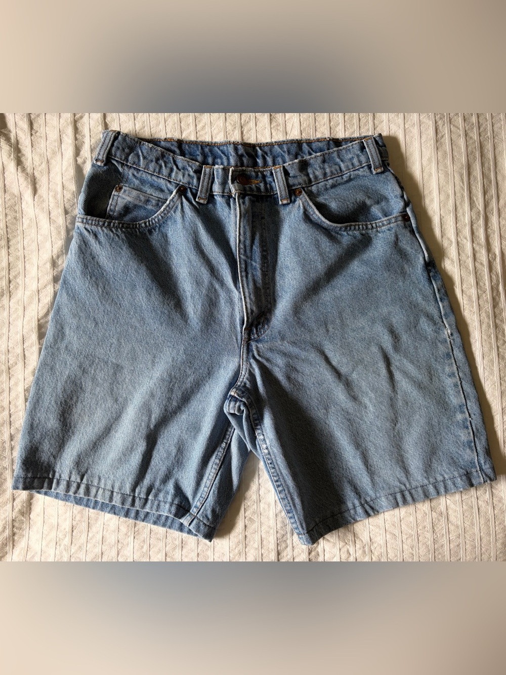 LEVI’S- size 33/32 vintage Orange Tab denim shorts,